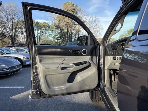 Used 2015 Toyota Tacoma 4x4 Access Cab image 18