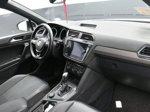 Used 2021 Volkswagen Tiguan SE R-Line AWD/4WD image 10