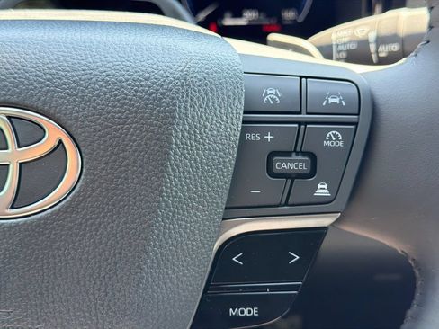New 2026 Toyota Camry Hybrid FWD image 31