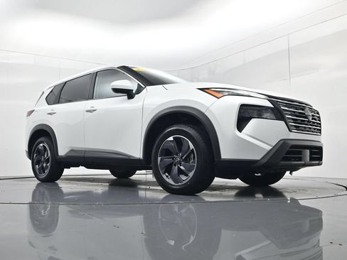Used 2024 Nissan Rogue SV FWD image 51