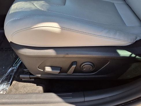 Used 2025 Hyundai Elantra Limited FWD image 20