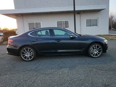 Used 2025 Genesis G70 2.5T image 8