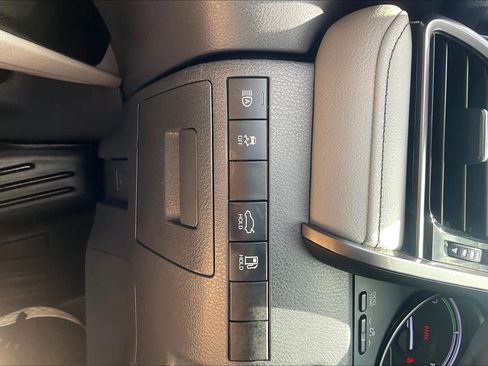 Used 2022 Toyota Camry SE w/ Audio Upgrade Package FWD image 33