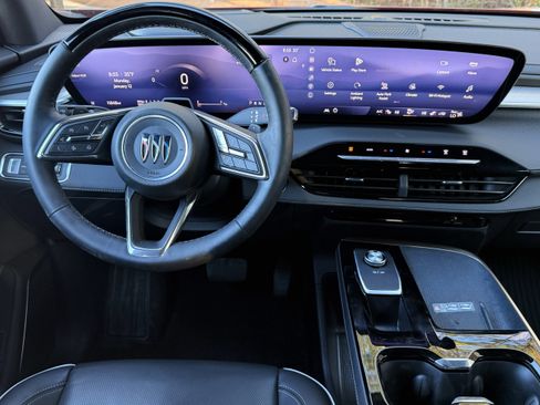 Used 2025 Buick Enclave Avenir w/ Super Cruise Package image 8