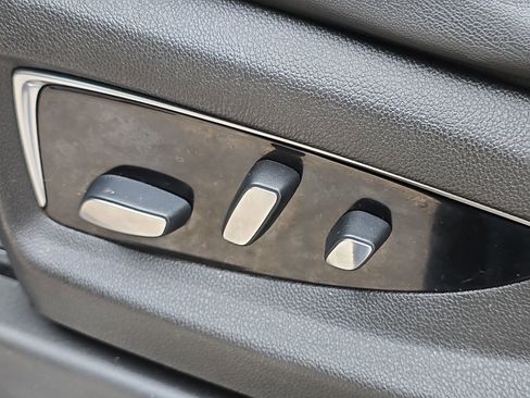 Used 2019 Cadillac Escalade ESV 2WD image 12