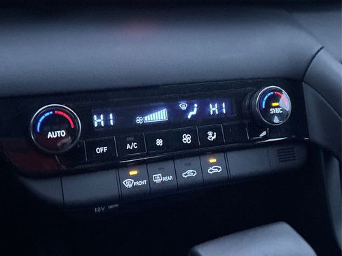 Certified 2025 Hyundai Elantra Sport image 29