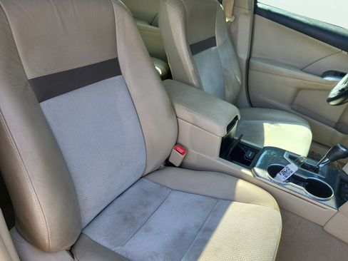 Used 2012 Toyota Camry XLE w/ Leather Pkg FWD image 17