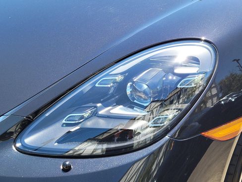 Certified 2025 Porsche 718 Cayman GTS RWD image 33