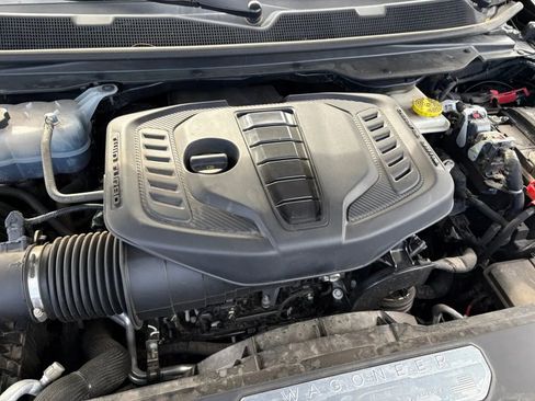 Used 2024 Jeep Wagoneer Series III w/ HD Trailer Tow Package image 25