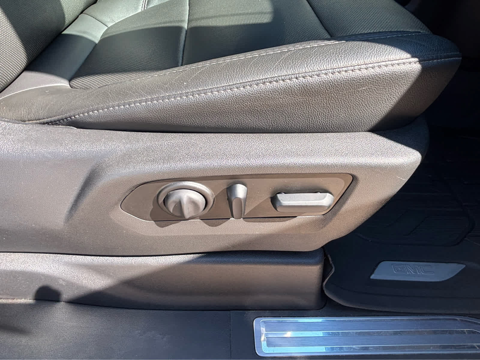 Used 2020 GMC Sierra 1500 SLT AWD/4WD image 13