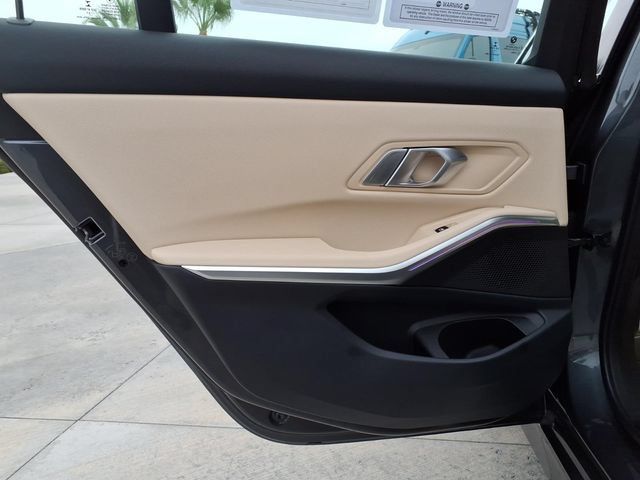 Used 2021 BMW 330i Sedan w/ Convenience Package RWD image 17