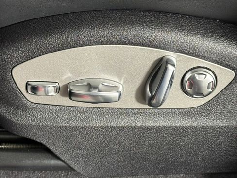 New 2026 Porsche Macan image 37