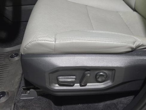 Used 2025 Toyota Tundra Limited AWD/4WD image 14