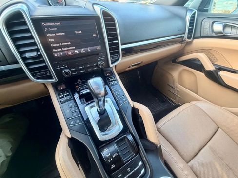 Used 2018 Porsche Cayenne Platinum Edition image 13