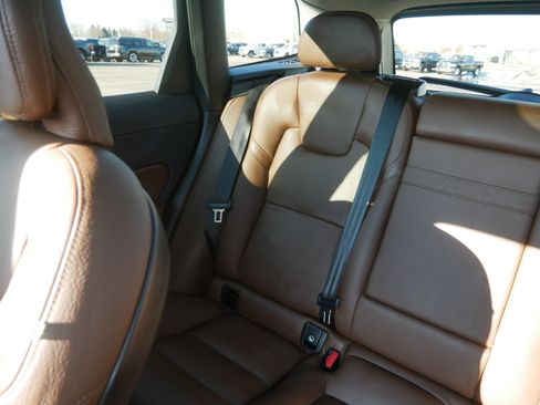 Used 2019 Volvo XC60 T5 Momentum w/ Multimedia Package image 12