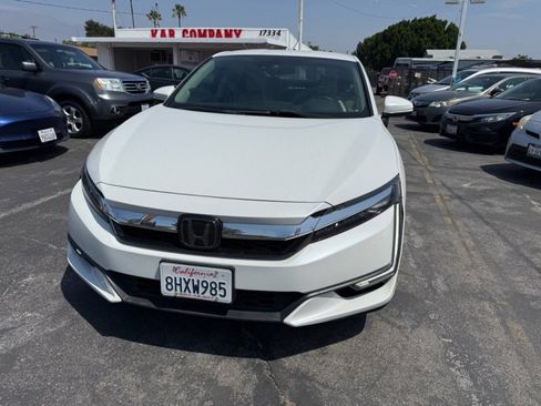 Used 2018 Honda Clarity Touring image 2