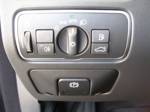 Used 2016 Volvo XC70 T5 Premier w/ Proximity Package image 15