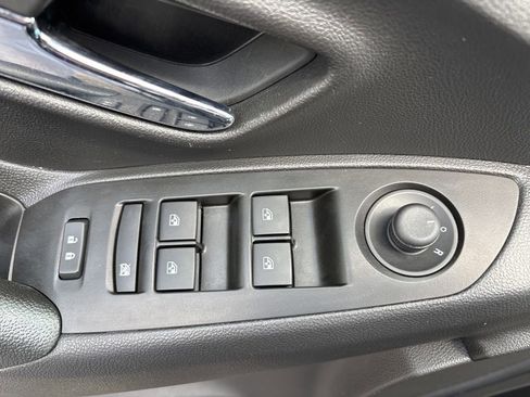 Used 2022 Chevrolet Trax LT w/ Midnight Edition FWD image 14