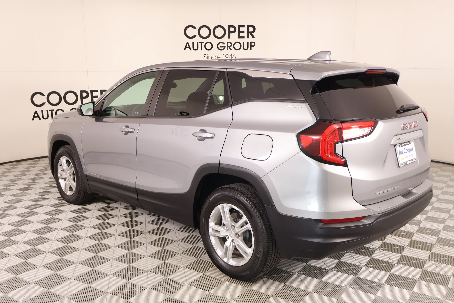 Used 2023 GMC Terrain SLE w/ LPO, Floor Liner Package FWD image 21