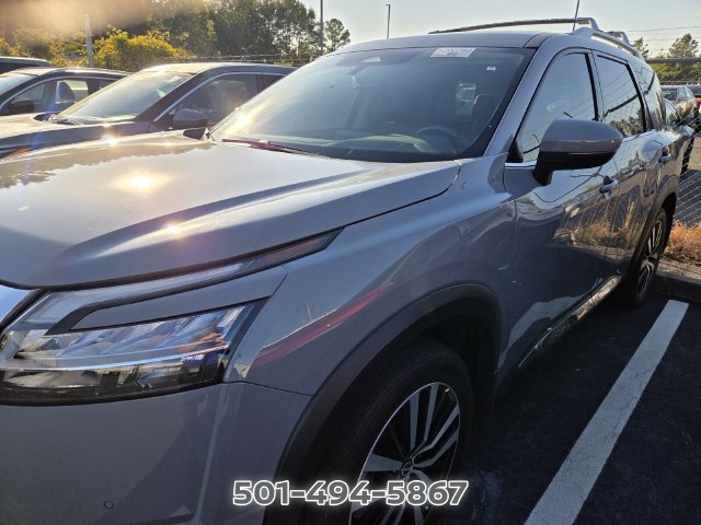 Used 2024 Nissan Pathfinder Platinum w/ Cargo Package FWD image 8