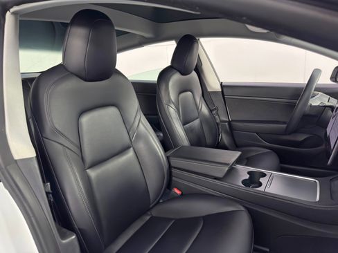 Used 2021 Tesla Model 3 Standard Range image 36