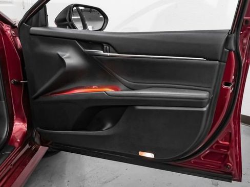 Used 2018 Toyota Camry XLE FWD image 37