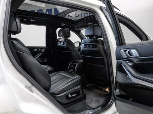 Used 2021 BMW X7 M50i w/ Dynamic Handling Package AWD/4WD image 51