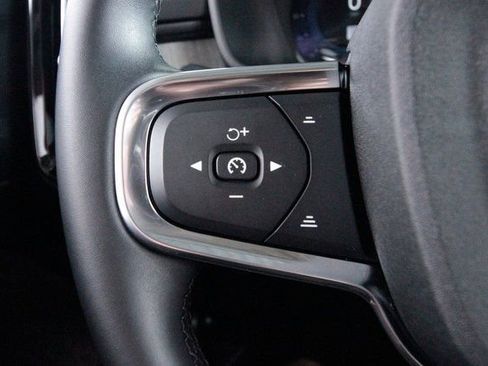 Certified 2025 Volvo XC40 B5 Plus image 17