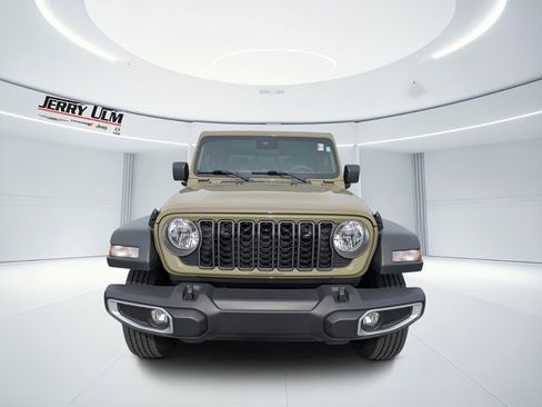 Used 2025 Jeep Gladiator Sport image 7