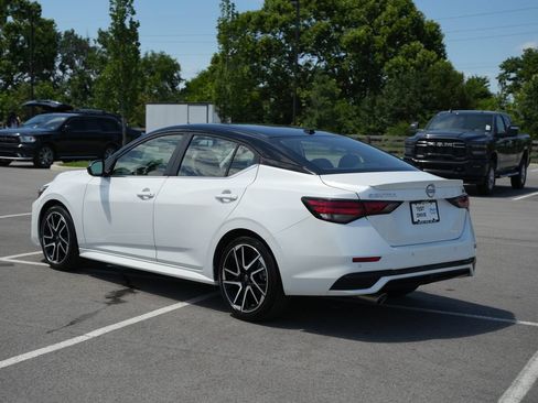 Used 2025 Nissan Sentra SR FWD image 5