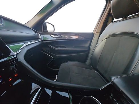 Used 2021 Jeep Grand Cherokee L Laredo image 11