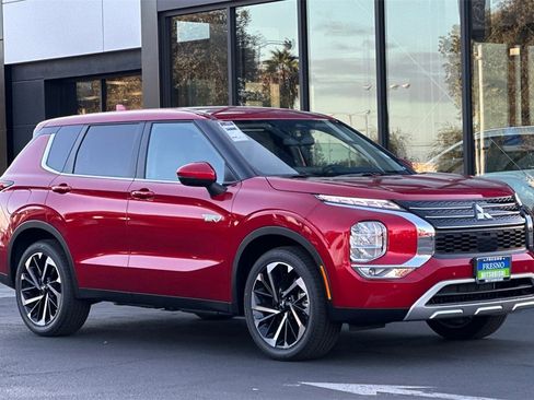 New 2025 Mitsubishi Outlander SE image 3