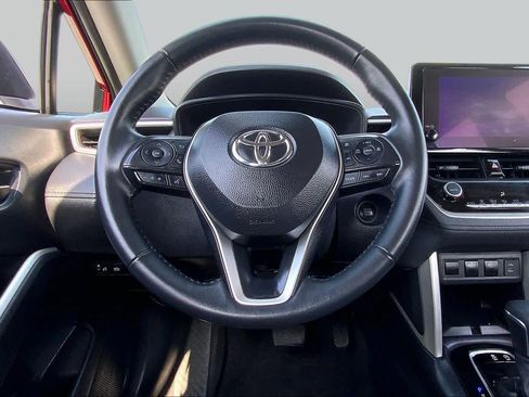 Used 2025 Toyota Corolla Cross LE AWD/4WD image 6