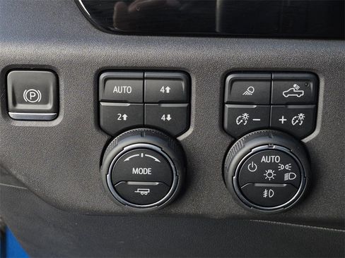 Used 2022 Chevrolet Silverado 1500 LT Trail Boss w/ LT Trail Boss Premium Package image 28