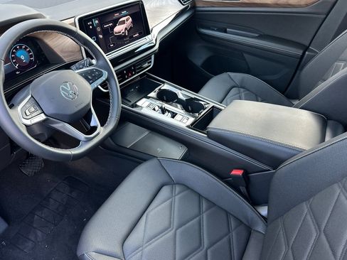 New 2026 Volkswagen Atlas SE FWD image 8