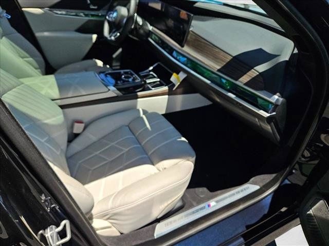 Used 2026 BMW 750e xDrive AWD/4WD image 20