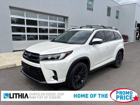 Used 2019 Toyota Highlander SE AWD/4WD image 1
