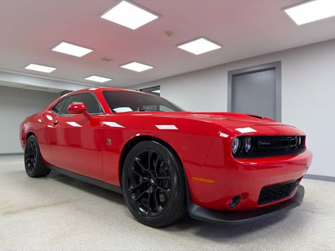 Used 2021 Dodge Challenger R/T Scat Pack w/ Plus Package image 4