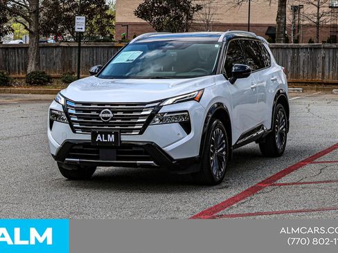 Used 2025 Nissan Rogue Platinum w/ Tech Package image 4