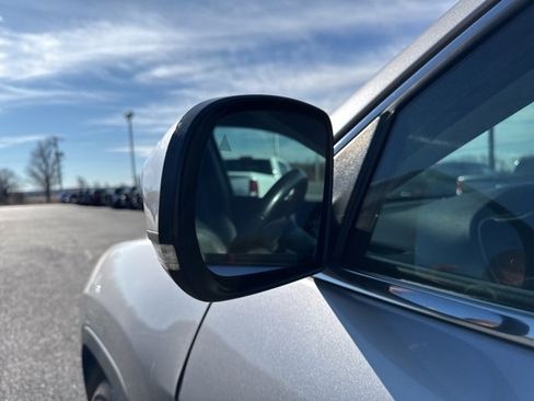 Used 2019 Jeep Cherokee Limited image 22