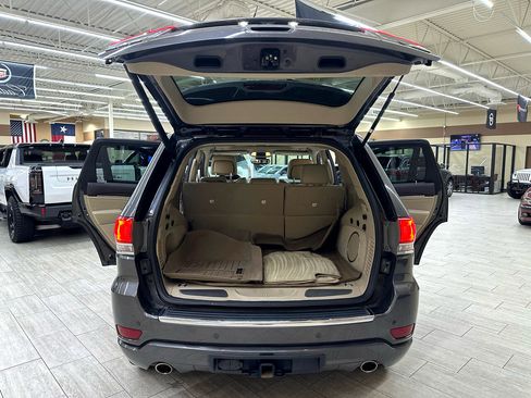 Used 2018 Jeep Grand Cherokee Overland image 12