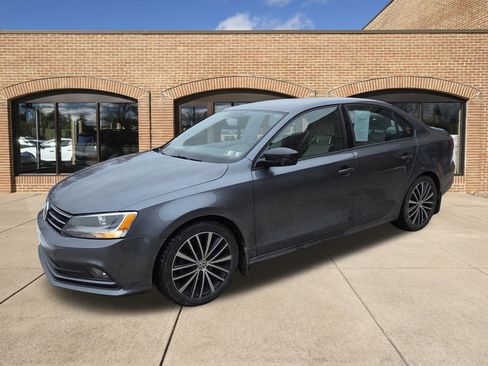 Used 2015 Volkswagen Jetta Sport image 7