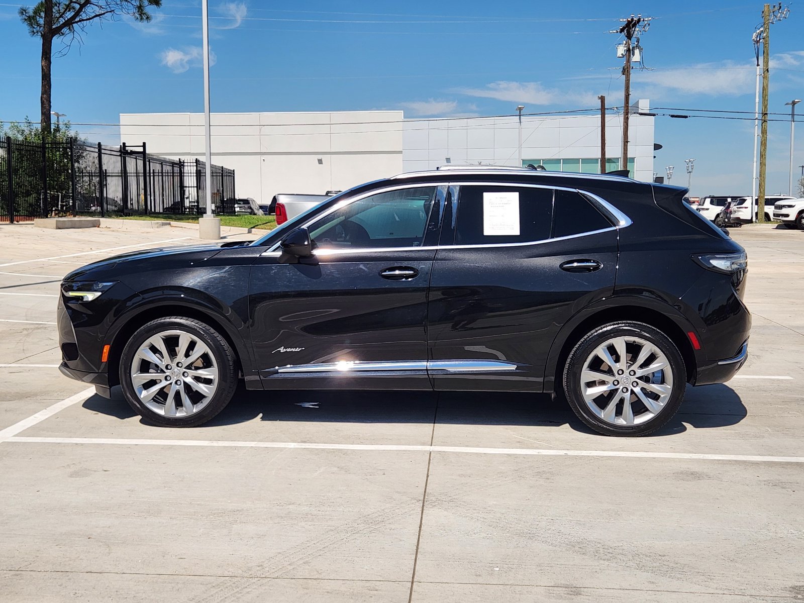 Used 2023 Buick Envision Avenir FWD image 3
