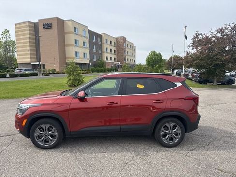 Certified 2024 Kia Seltos S AWD/4WD image 2