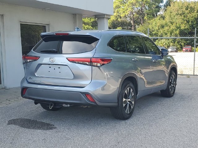 Used 2020 Toyota Highlander XLE FWD image 8