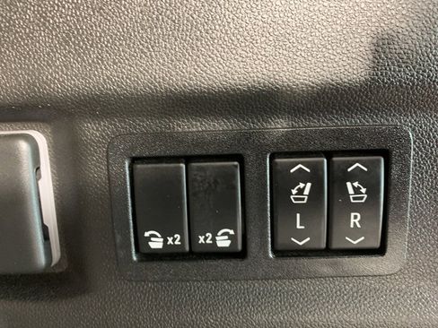 Used 2022 Chevrolet Tahoe LT w/ Luxury Package image 14