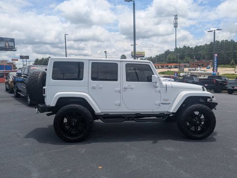 Used 2014 Jeep Wrangler Unlimited Sahara w/ Connectivity Group AWD/4WD image 4