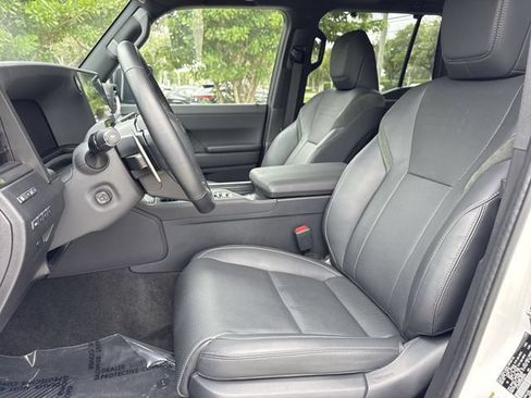 Used 2024 Lexus GX 550 AWD/4WD image 11