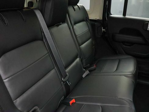 Used 2023 Jeep Wrangler Unlimited Sahara AWD/4WD image 30