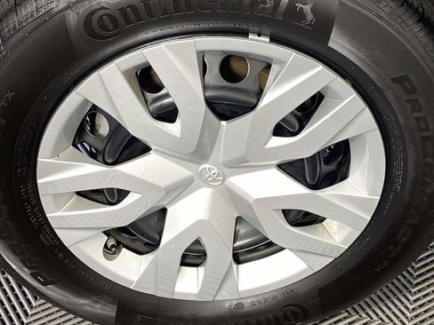 Used 2024 Toyota Corolla Cross L AWD/4WD image 28
